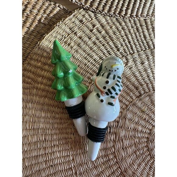 2 piece Target Christmas winter Wine bottle cork - Picture 1 of 10